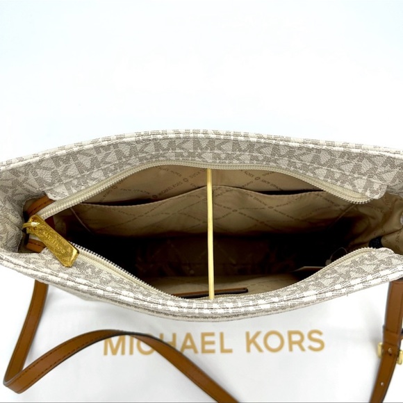 Michael Kors Large Messenger Bag Vanilla - Picture 12 of 13
